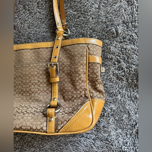 COACH Vintage Hadley Tote - Picture 13 of 16